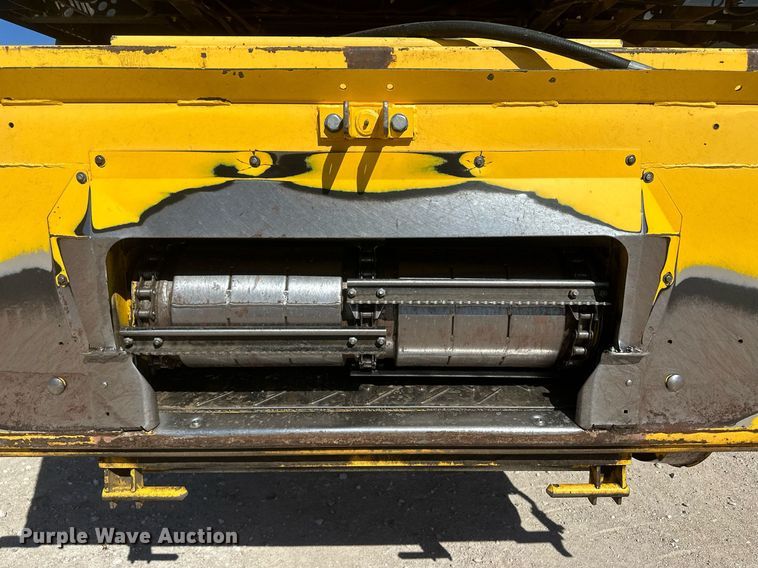 image for item DH1849 2010 New Holland CR9060  combine