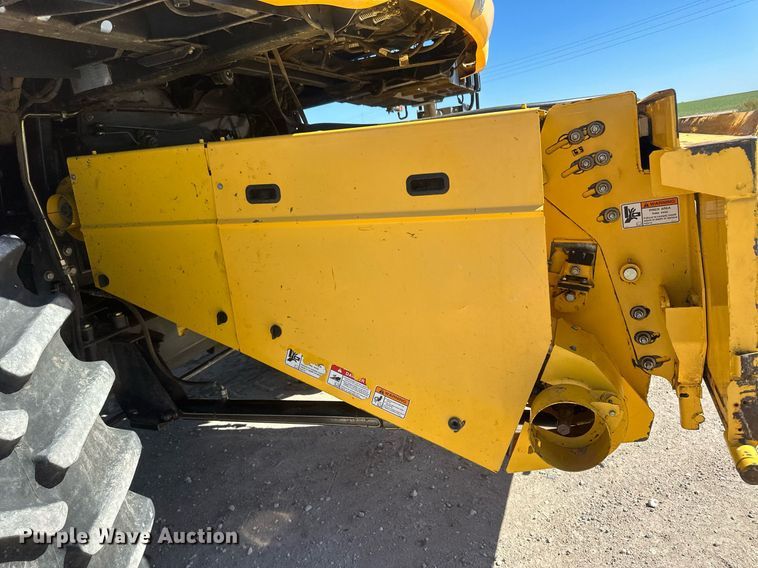 image for item DH1849 2010 New Holland CR9060  combine