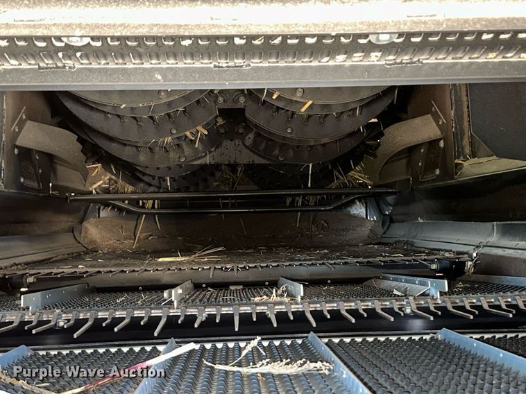 image for item DH1849 2010 New Holland CR9060  combine