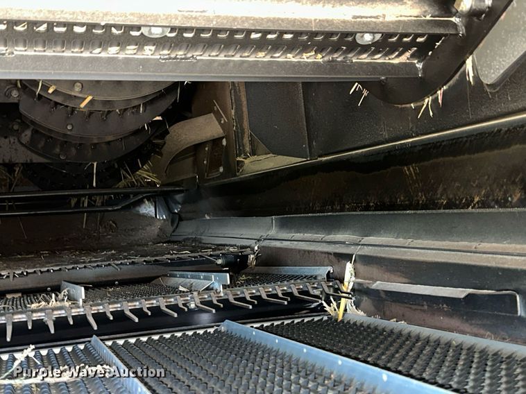 image for item DH1849 2010 New Holland CR9060  combine