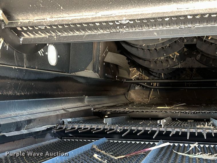 image for item DH1849 2010 New Holland CR9060  combine