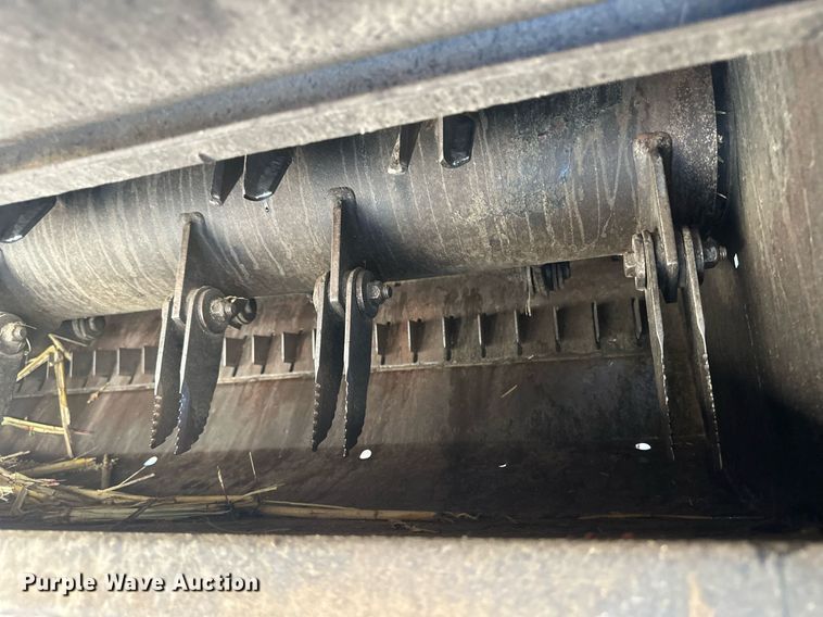 image for item DH1849 2010 New Holland CR9060  combine