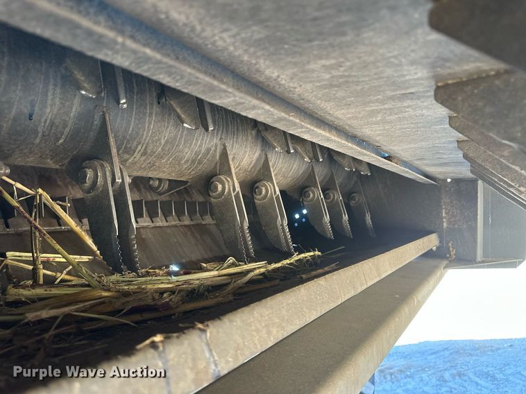 image for item DH1849 2010 New Holland CR9060  combine