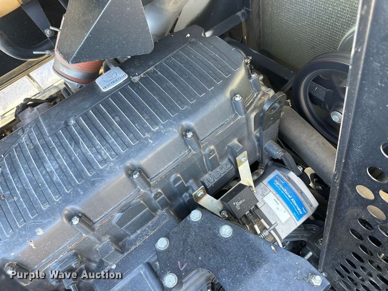 image for item DH1849 2010 New Holland CR9060  combine