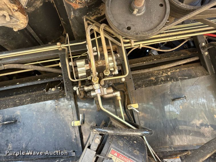 image for item DH1849 2010 New Holland CR9060  combine