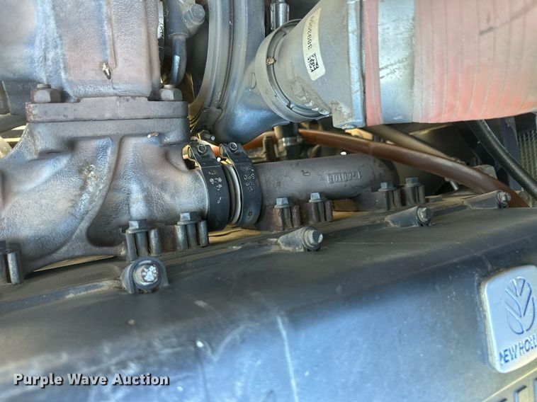 image for item DH1849 2010 New Holland CR9060  combine