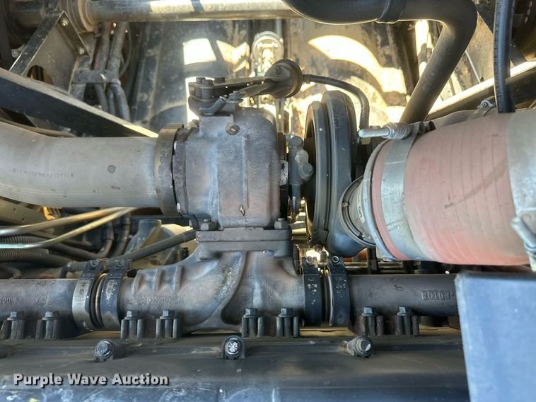 image for item DH1849 2010 New Holland CR9060  combine