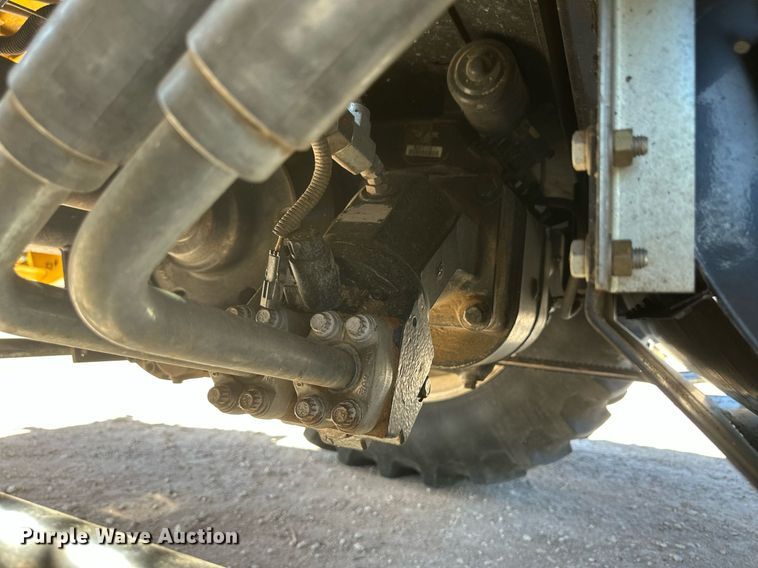 image for item DH1849 2010 New Holland CR9060  combine