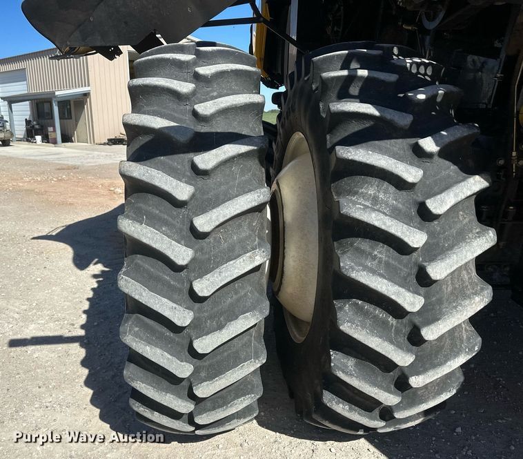 image for item DH1849 2010 New Holland CR9060  combine