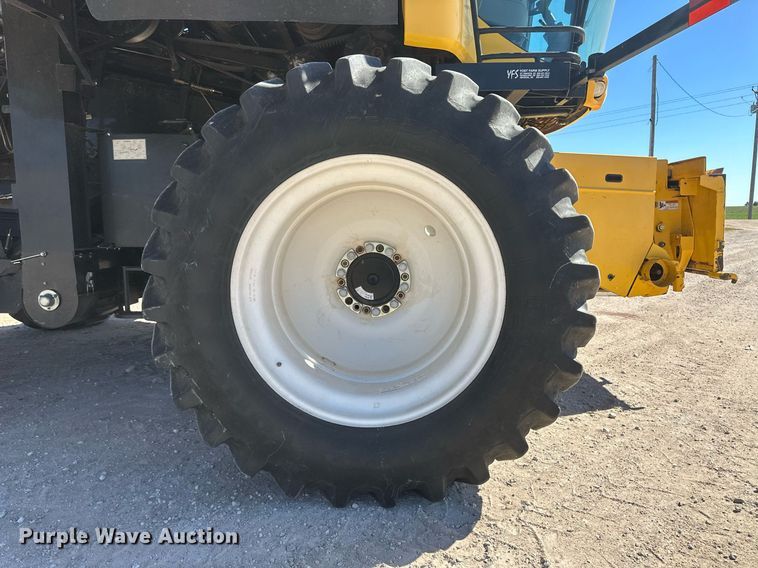 image for item DH1849 2010 New Holland CR9060  combine