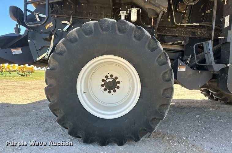 image for item DH1849 2010 New Holland CR9060  combine