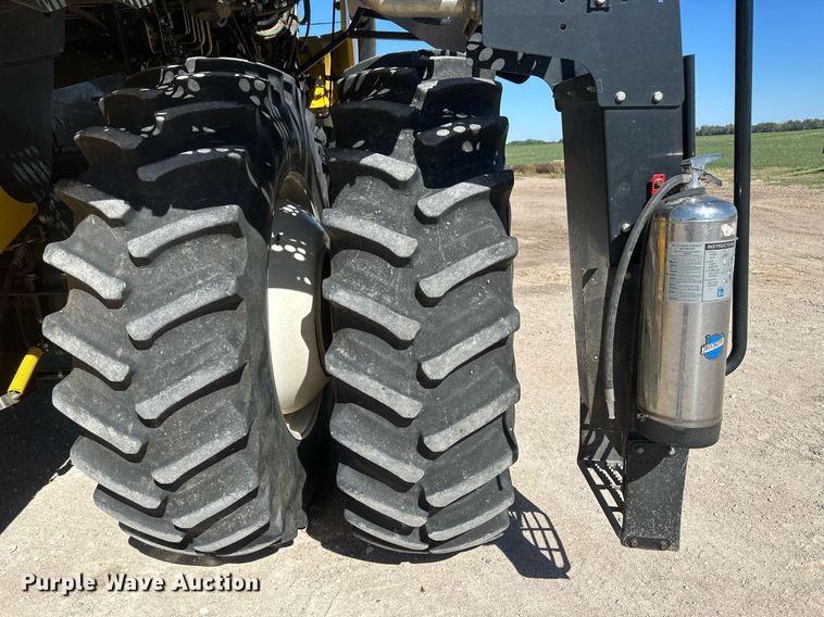 image for item DH1849 2010 New Holland CR9060  combine