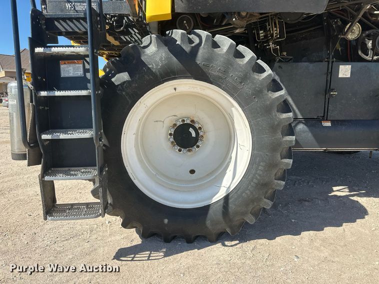 image for item DH1849 2010 New Holland CR9060  combine