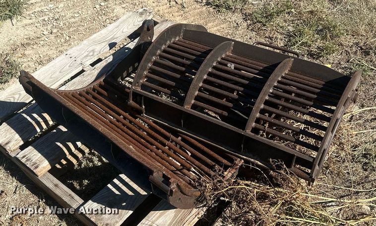 image for item DH1849 2010 New Holland CR9060  combine