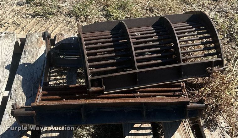 image for item DH1849 2010 New Holland CR9060  combine