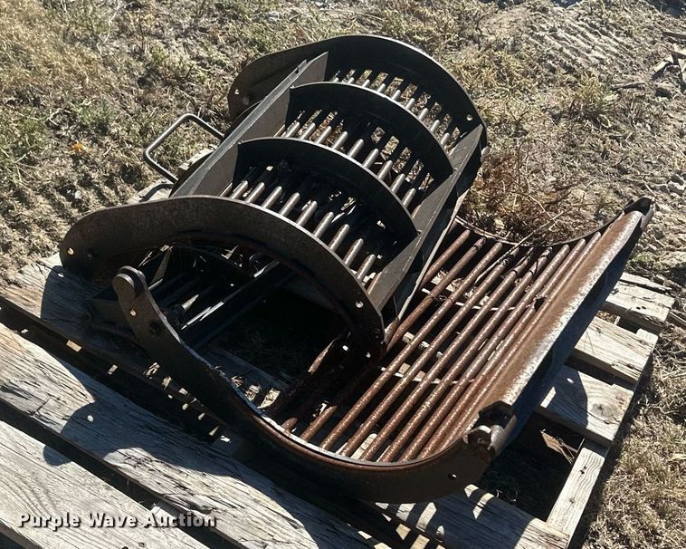 image for item DH1849 2010 New Holland CR9060  combine