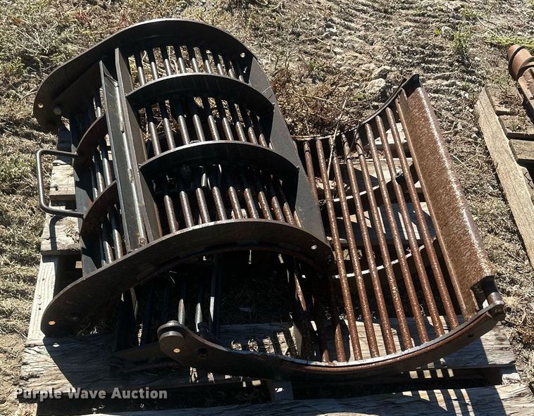 image for item DH1849 2010 New Holland CR9060  combine