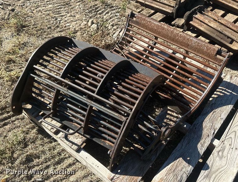 image for item DH1849 2010 New Holland CR9060  combine