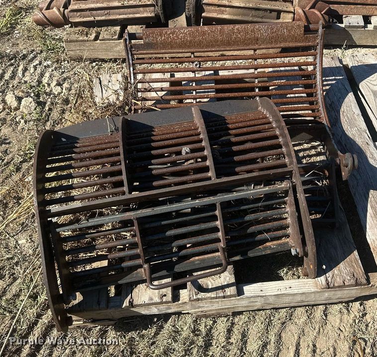 image for item DH1849 2010 New Holland CR9060  combine