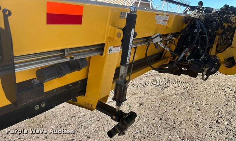 image for item DH1851 New Holland 88C  draper head