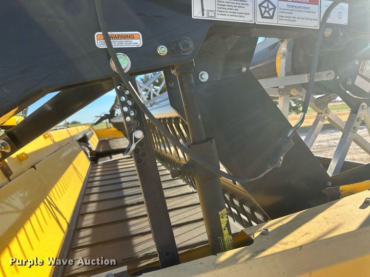 image for item DH1851 New Holland 88C  draper head