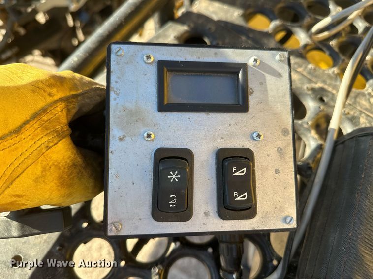 image for item DH1851 New Holland 88C  draper head