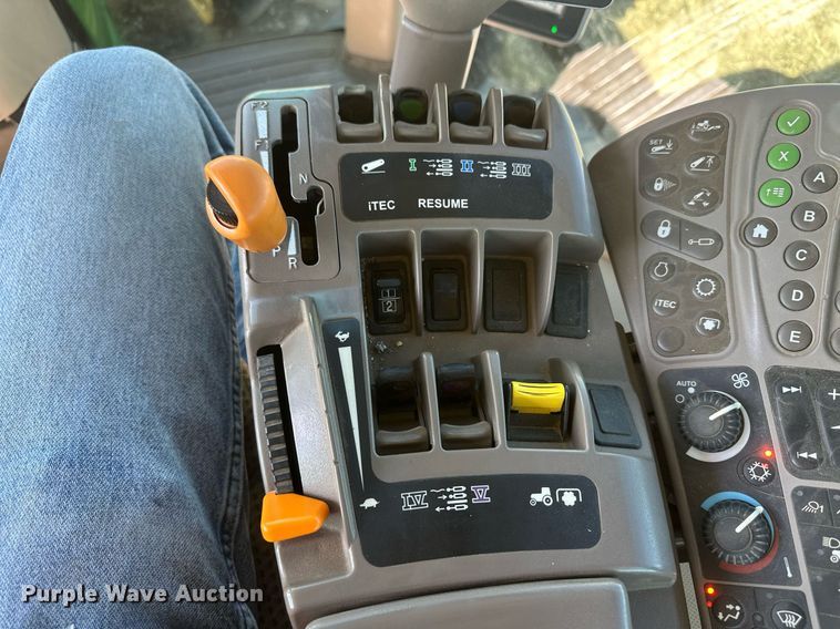 image for item DH1853 2013 John Deere 8335R  MFWD tractor