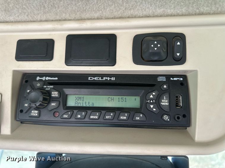 image for item DH1853 2013 John Deere 8335R  MFWD tractor