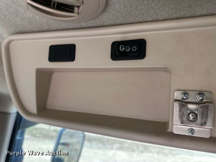 image for item DH1853 2013 John Deere 8335R  MFWD tractor