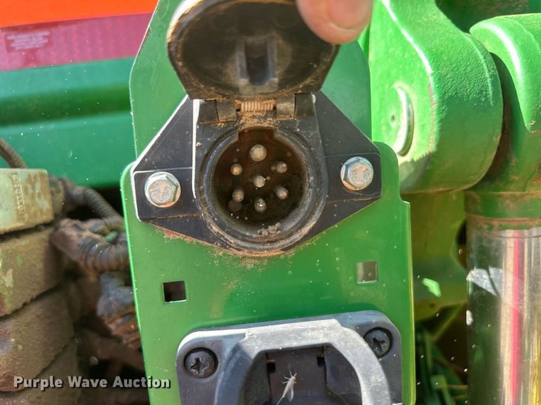 image for item DH1853 2013 John Deere 8335R  MFWD tractor