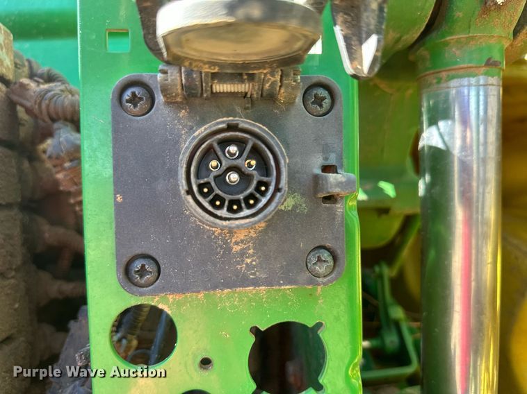 image for item DH1853 2013 John Deere 8335R  MFWD tractor