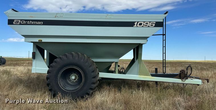 image for item DH1854 Orthman 1096  grain cart