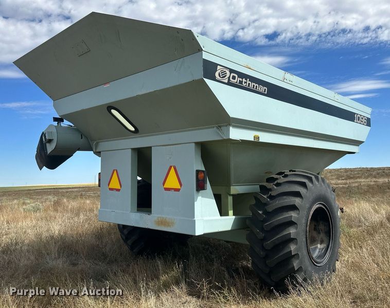 image for item DH1854 Orthman 1096  grain cart