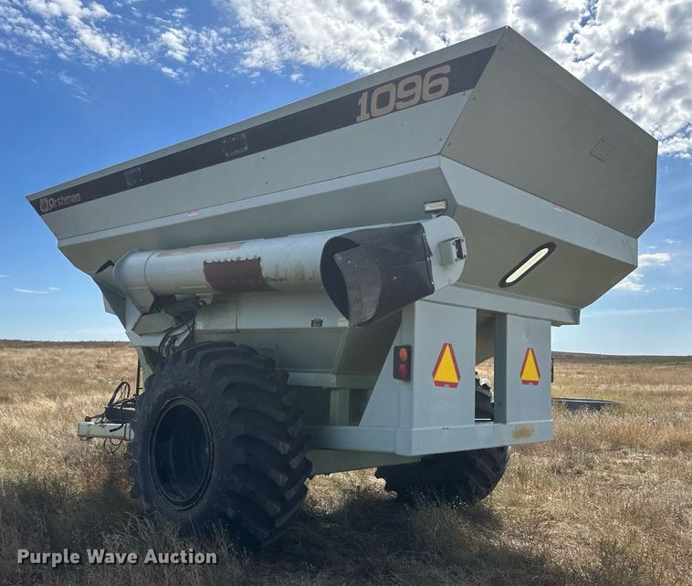 image for item DH1854 Orthman 1096  grain cart