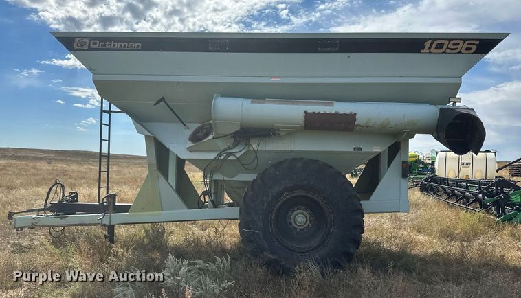 image for item DH1854 Orthman 1096  grain cart