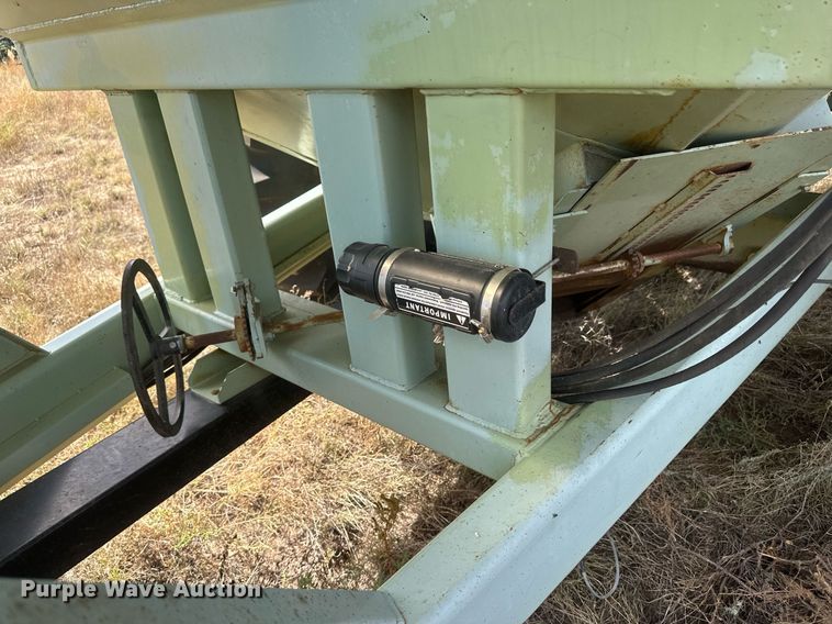 image for item DH1854 Orthman 1096  grain cart