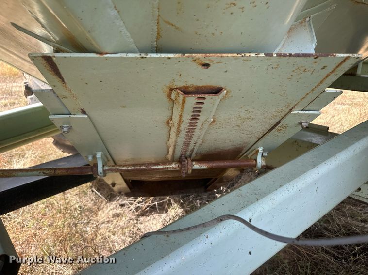 image for item DH1854 Orthman 1096  grain cart