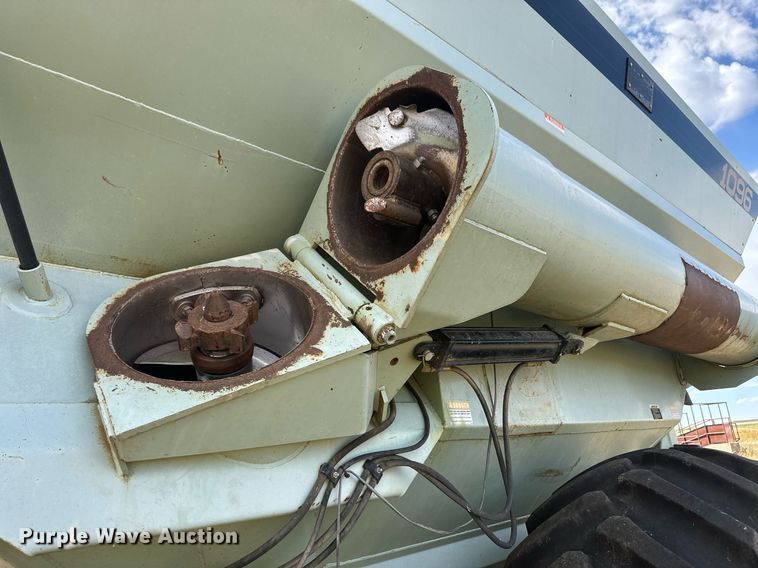 image for item DH1854 Orthman 1096  grain cart