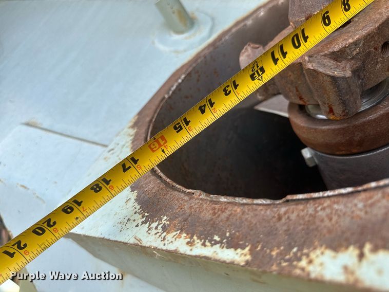 image for item DH1854 Orthman 1096  grain cart