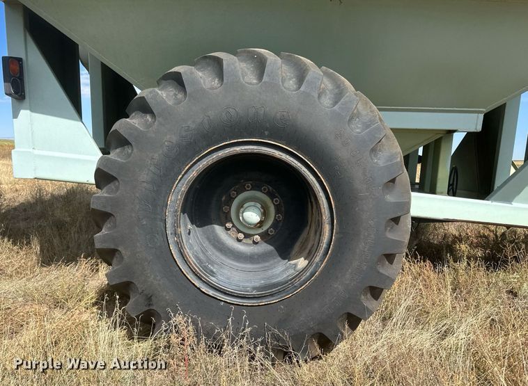 image for item DH1854 Orthman 1096  grain cart