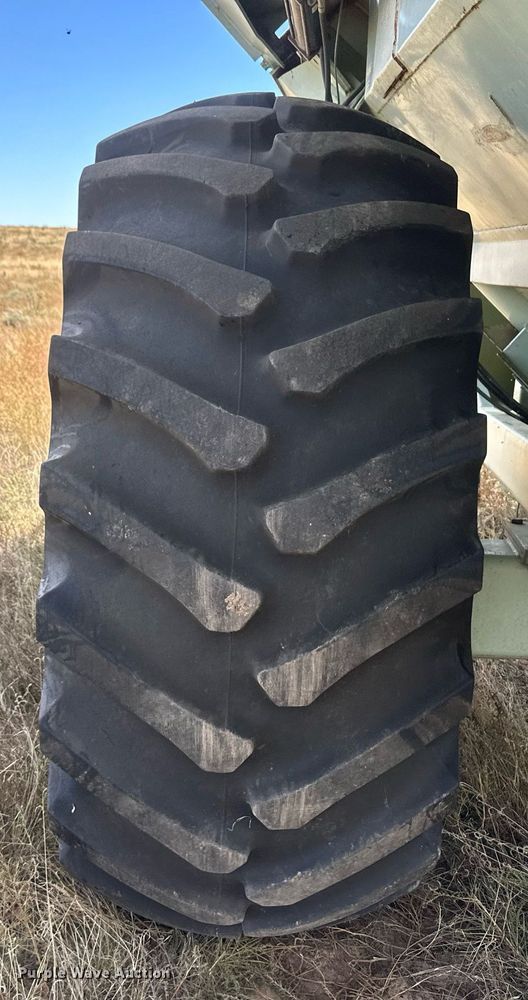 image for item DH1854 Orthman 1096  grain cart