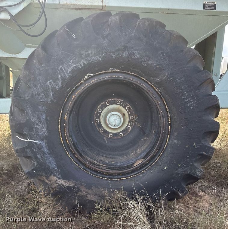 image for item DH1854 Orthman 1096  grain cart