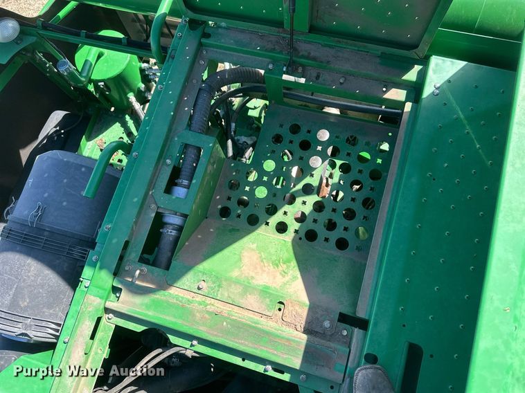 image for item DH1856 2010 John Deere 9670 STS  combine