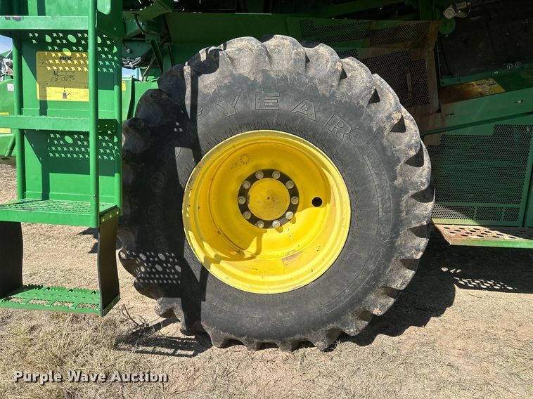 image for item DH1856 2010 John Deere 9670 STS  combine