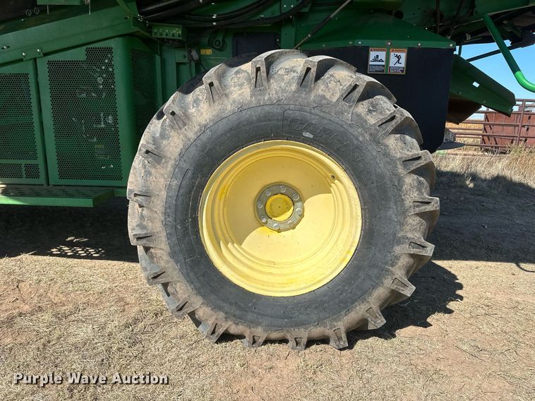 image for item DH1856 2010 John Deere 9670 STS  combine