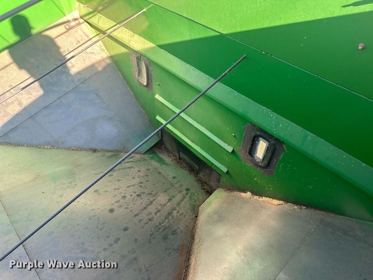 image for item DH1858 Unverferth 325  seed tender