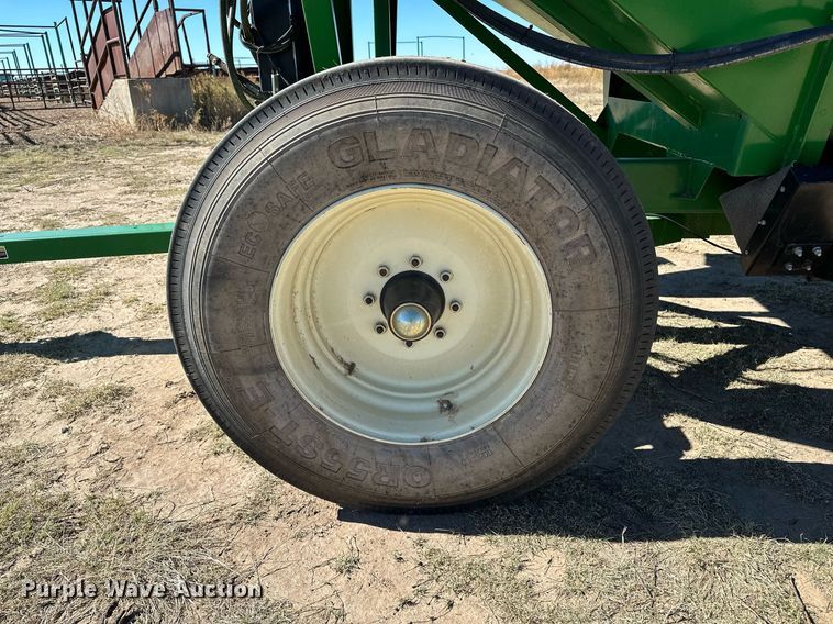 image for item DH1858 Unverferth 325  seed tender