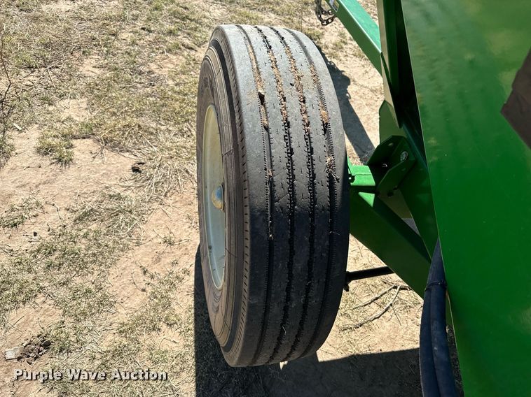 image for item DH1858 Unverferth 325  seed tender