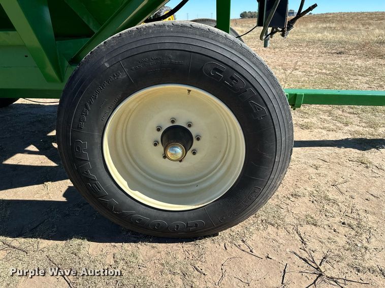 image for item DH1858 Unverferth 325  seed tender