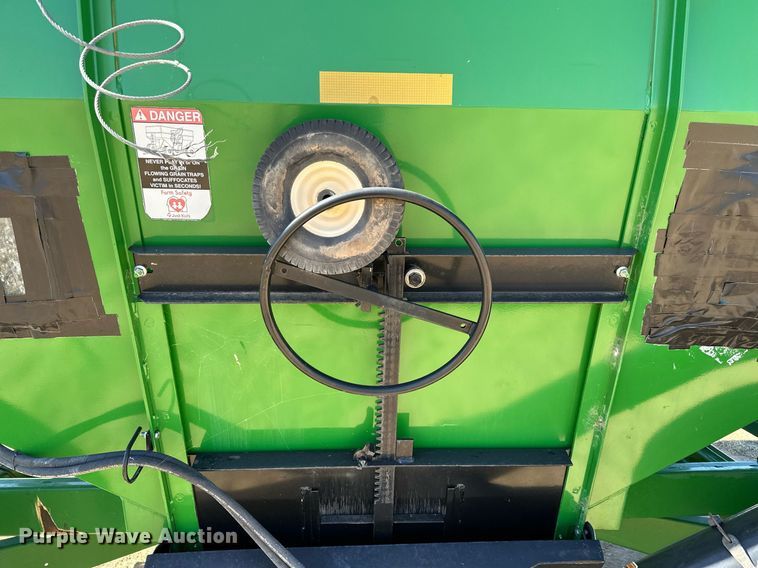 image for item DH1858 Unverferth 325  seed tender